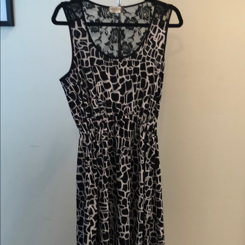 Sassy black and white dress XL